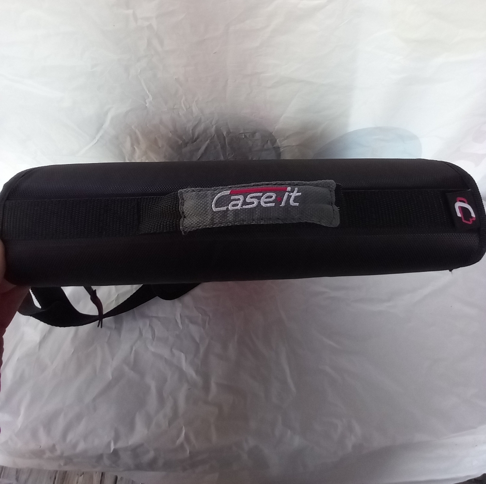 Case it 3 Ring Zipper Binder - Picture 3 of 13